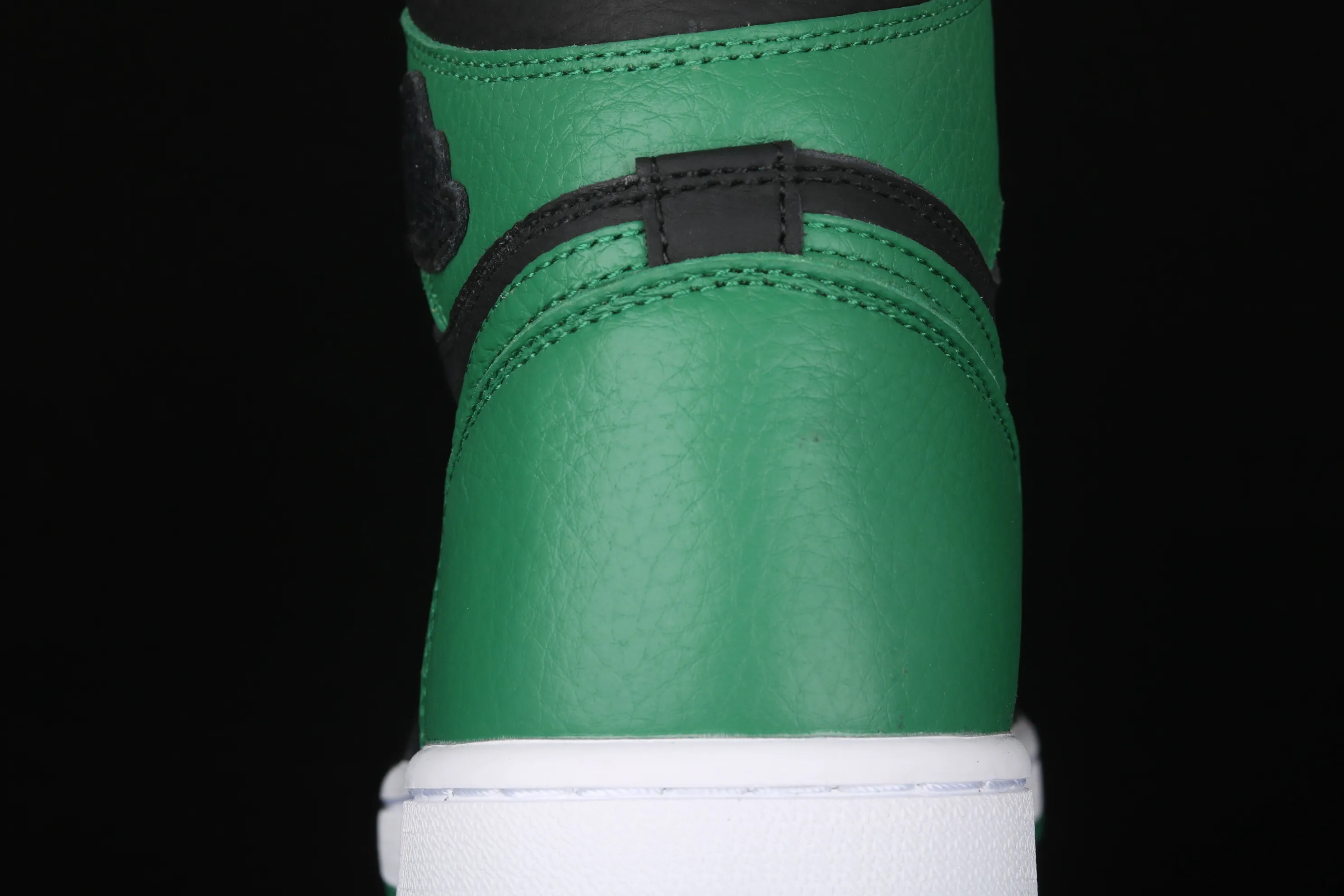 All categories Air Jordan Jordan series basketball shoes Air Jordan 1 High Air Jordan 1 "Pine Green" AJ1 Joe 1 retro black and green 555088-030
